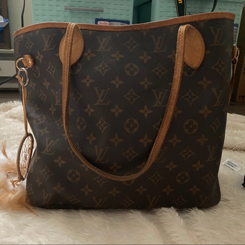 SOLD Authentic Louis Vuitton Neverfull mm